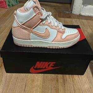 New dunks never worn